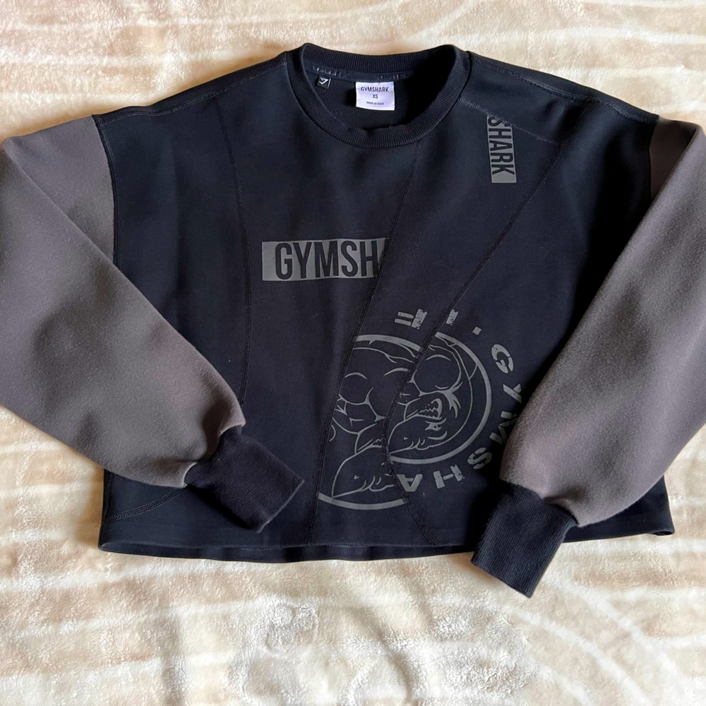 Gym shark cropped sweater